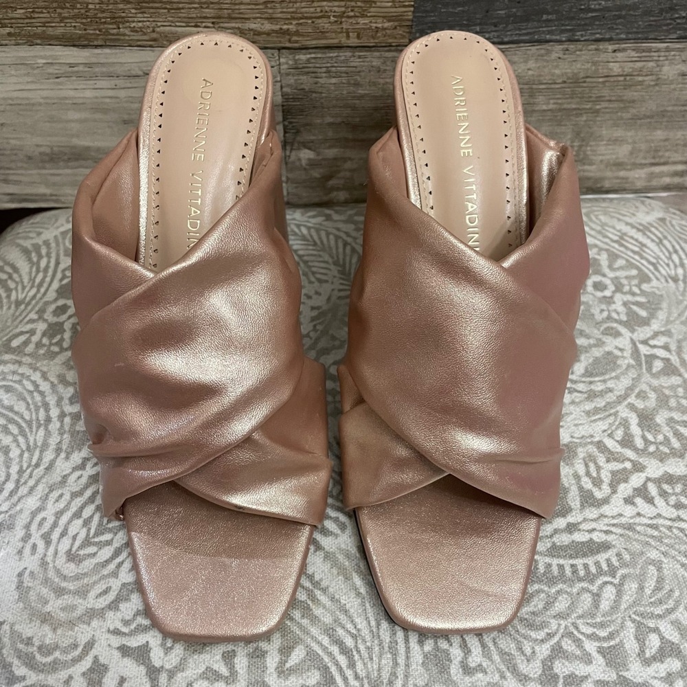 Adrienne Vittadini Champagne Metallic Genie Block Heel Square Toe Women's Size 6